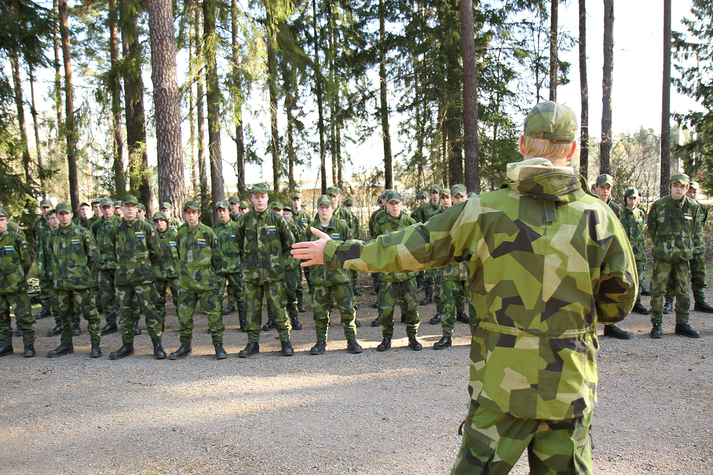 Försvarsutbildarnas ungdomsverksamhet för dig mellan 15-20 år